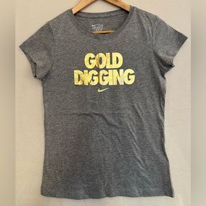 EUC Nike cotton t-shirt in grey. 100% Cotton. Slim fit. New. Size: Large